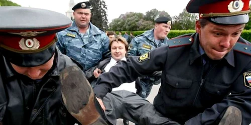 Poliţişti ruşi acuzaţi de tortură