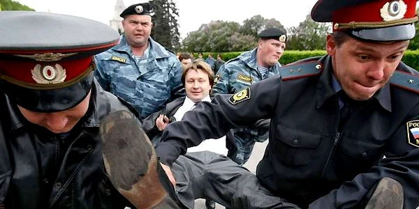 Poliţişti ruşi acuzaţi de tortură