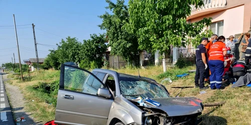 Coliziune cu patru victime din care două în stare foarte gravă una fiind încarcerată pe DN64 în Vâlcea Foto ISU Vâlcea