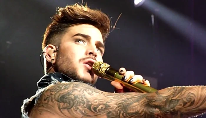 
    Adam Lambert este solistul trupei Queen și va susține unul dintre cele mai așteptate concerte  