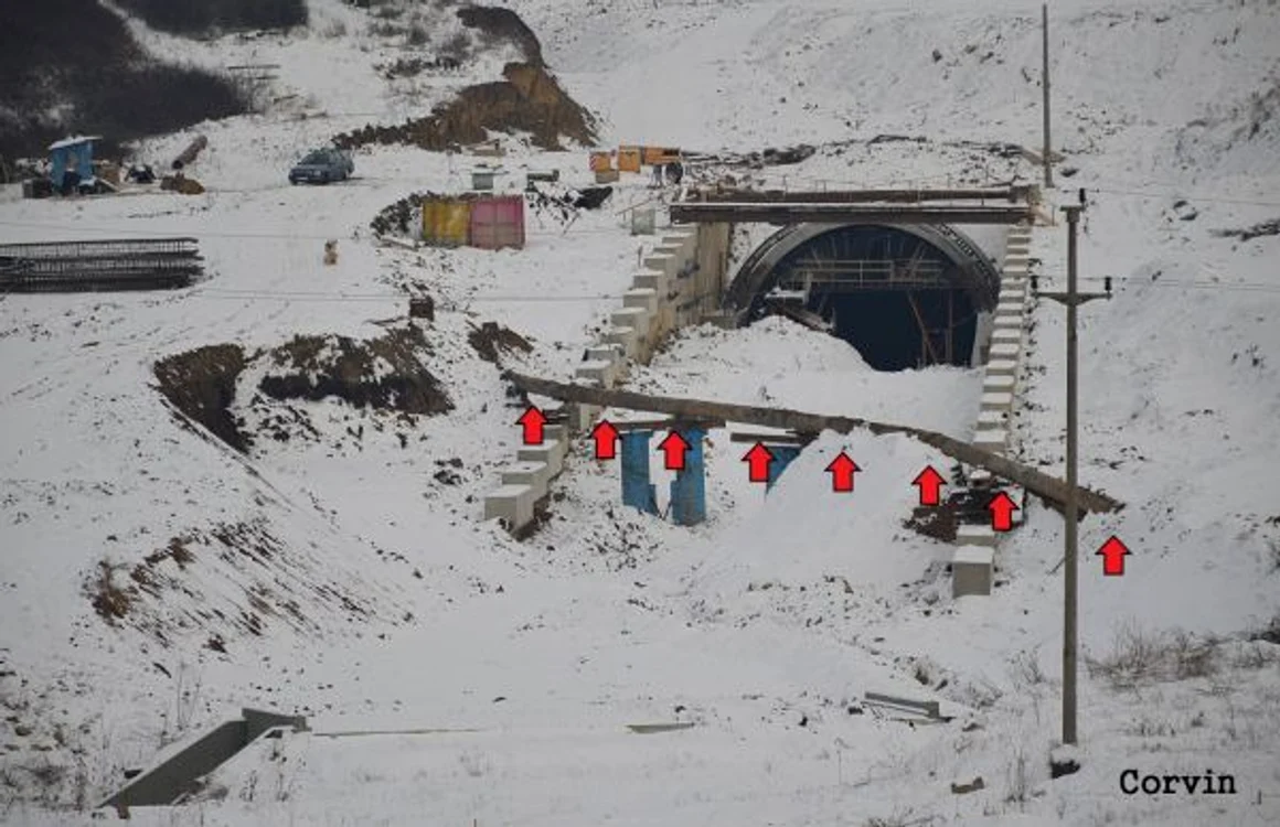 O conductă de gaz aşteaptă să fie relocată de pe traseul magistraşei feroviare de mare viteză. FOTO: Corvin/ Asociaţia Pro Infrastructură.