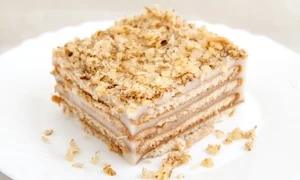 Prajitura cu biscuiti si crema de zahar caramelizat  Sursa foto shutterstock 268179653 jpg
