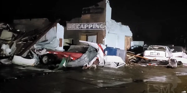 Tornada in Kentucky SUA 11 decembrie 2021 captura Live Storms Media/ YouTube