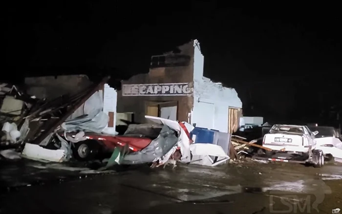 Consecinţe ale unei tornade produse în Kentucky Captură Live Storms Media/ YouTube