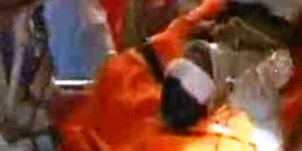 VIDEO Un copil a stat cinci ore între ziduri, după ce a căzut de la etajul trei!