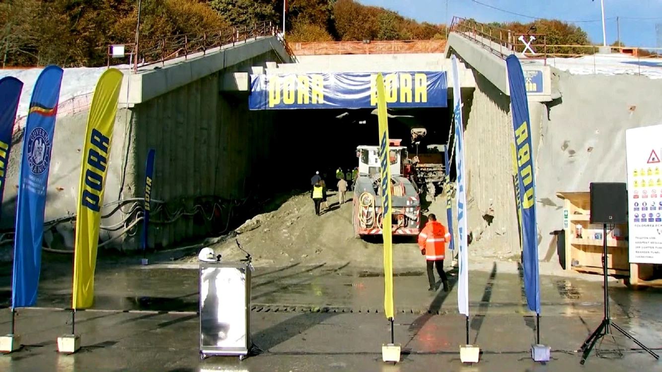 Primul tunel străbătut de autostradă / captură: Antena 1