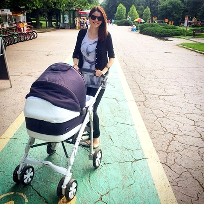 Stirista şi-a scos astăzi fetiţa în parc