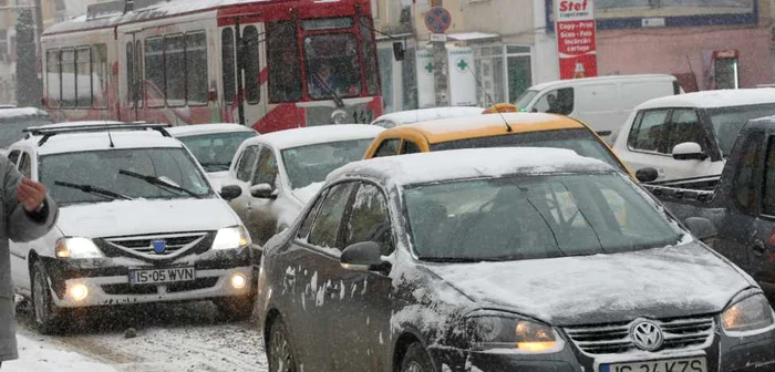 Şoferii circulă cu atenţie în condiţii de iarnă FOTO: Florin Chirica