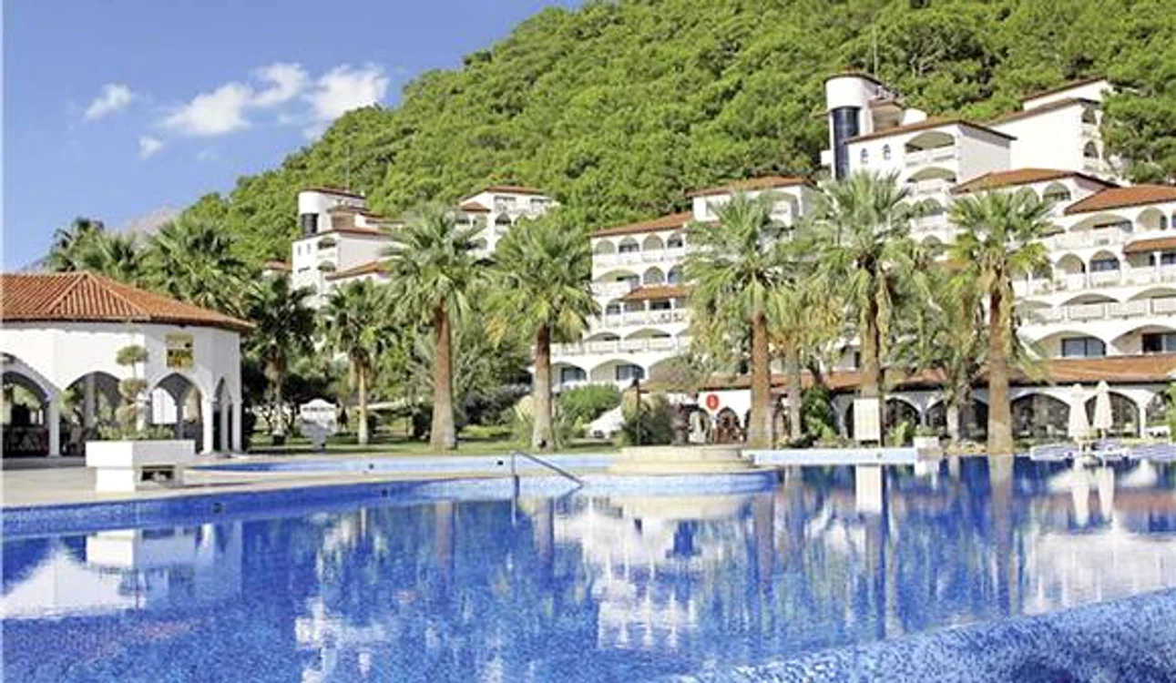 Hotelul de cinci stele este amplasat într-o locaţie de vis, în Antalya