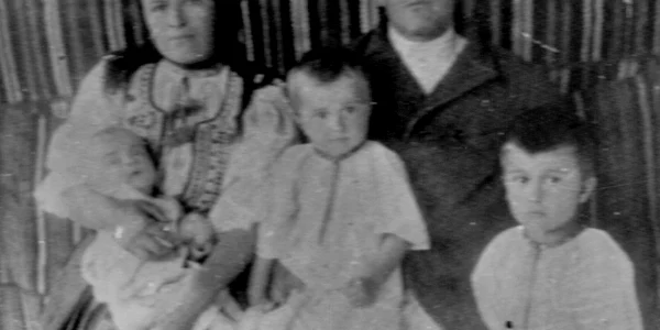 Ecaterina Şuşman (stânga sus)