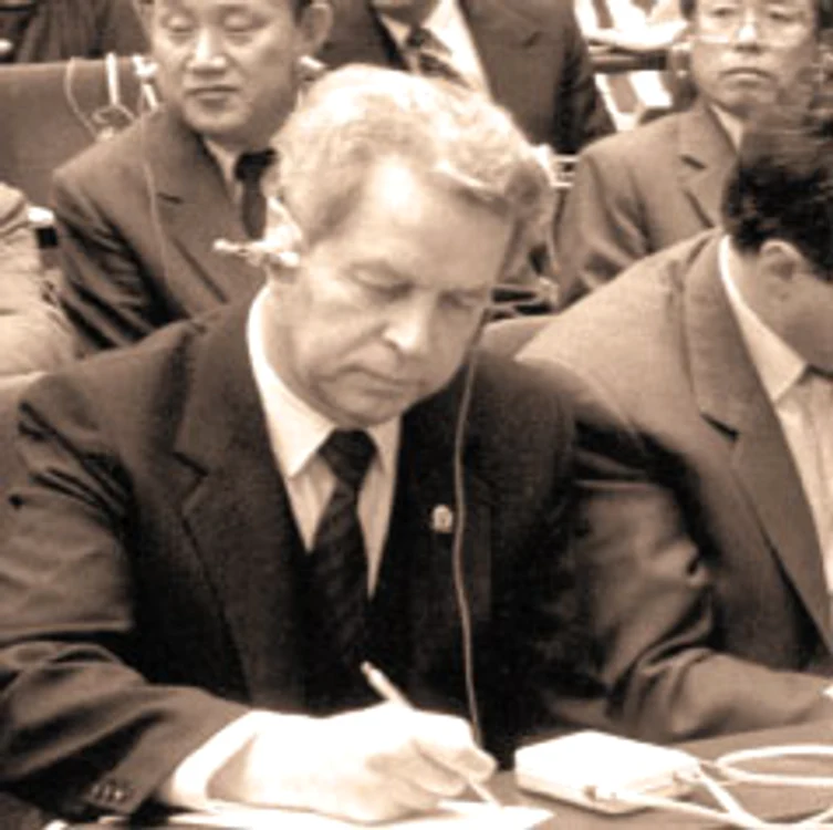 Ambasadorul sovietic Evgheni Tiajelnikov