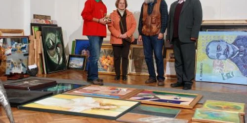 NEAMŢ: Plasticieni din toată ţara nominalizaţi şi premiaţi la Piatra Neamţ