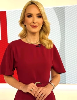 Teodora Tompea este prezentatoarea Observator 16, de la Antena 1 foto: Facebook 