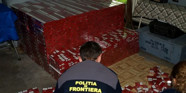 Poliţiştii au organizat un flagrant în urma căruia au confiscat mai multe mii de pachete de ţigări 