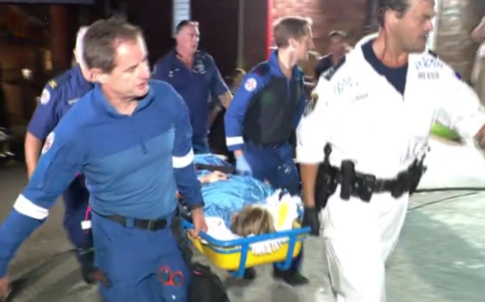 Înotătoare atacată de un rechin taur în Australia, în fața martorilor îngroziți. Gestul care i-a salvat viața | VIDEO
