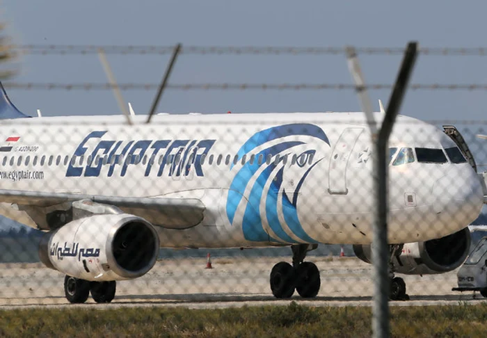 
    Un avion EgyptAir s-a prăbușit joi, 19 mai, în Marea MediteranăFoto: AP  