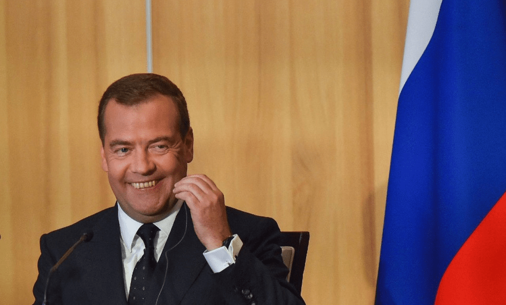 Medvedev compară mandatul de arestare împotriva lui Putin cu hârtia igienică