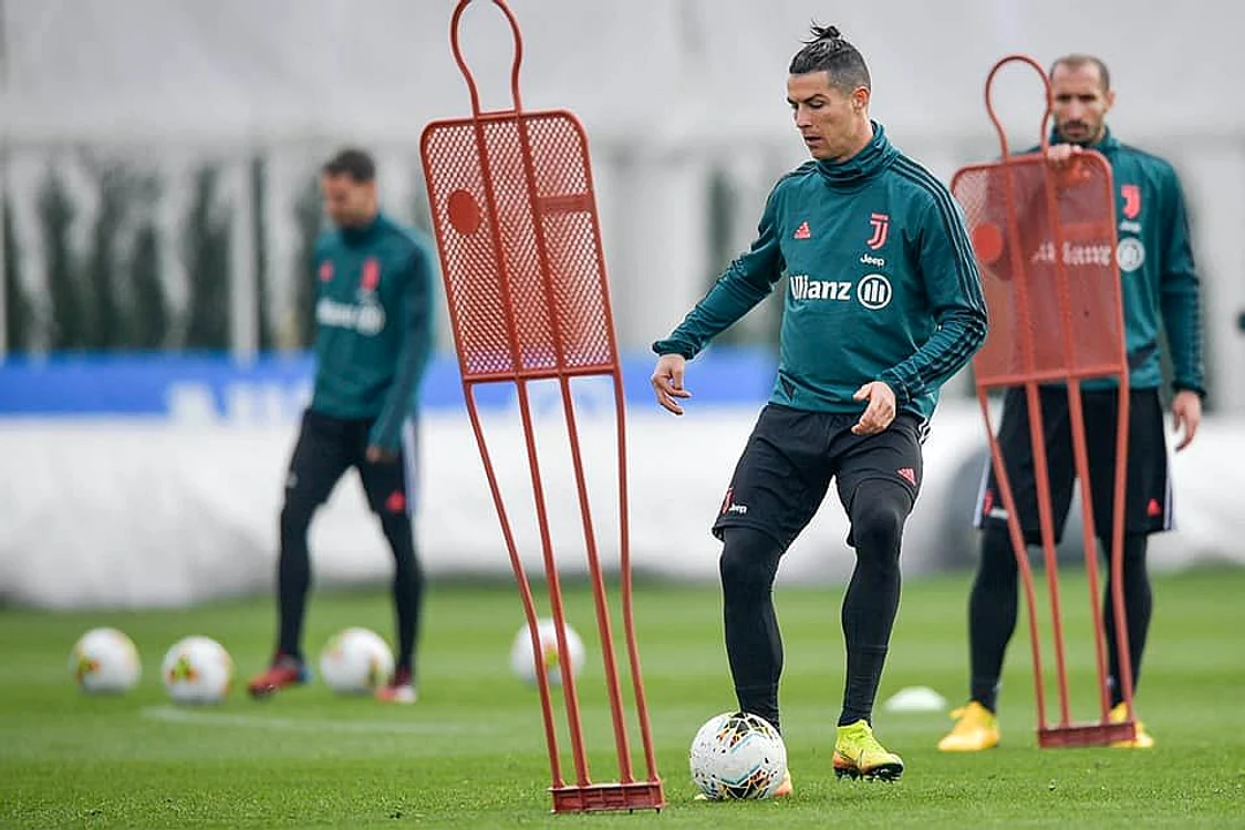 
    Cristiano Ronaldo se află acum la izolare  