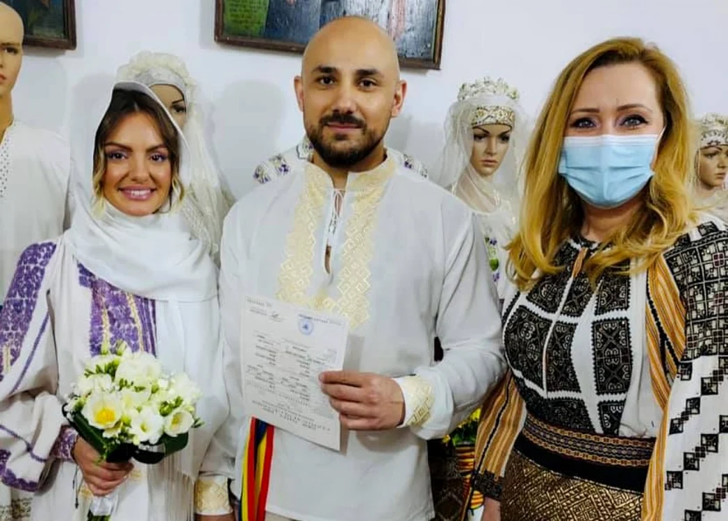 La jumătatea primăverii, mai precis, în luna aprilie Alexandra Stan s-a
căsătorit în mare secret în oraşul natal al soţului ei, Emanuel Necatu.