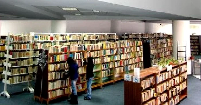 Bacău: Expoziție de documente rare la Biblioteca Județeană