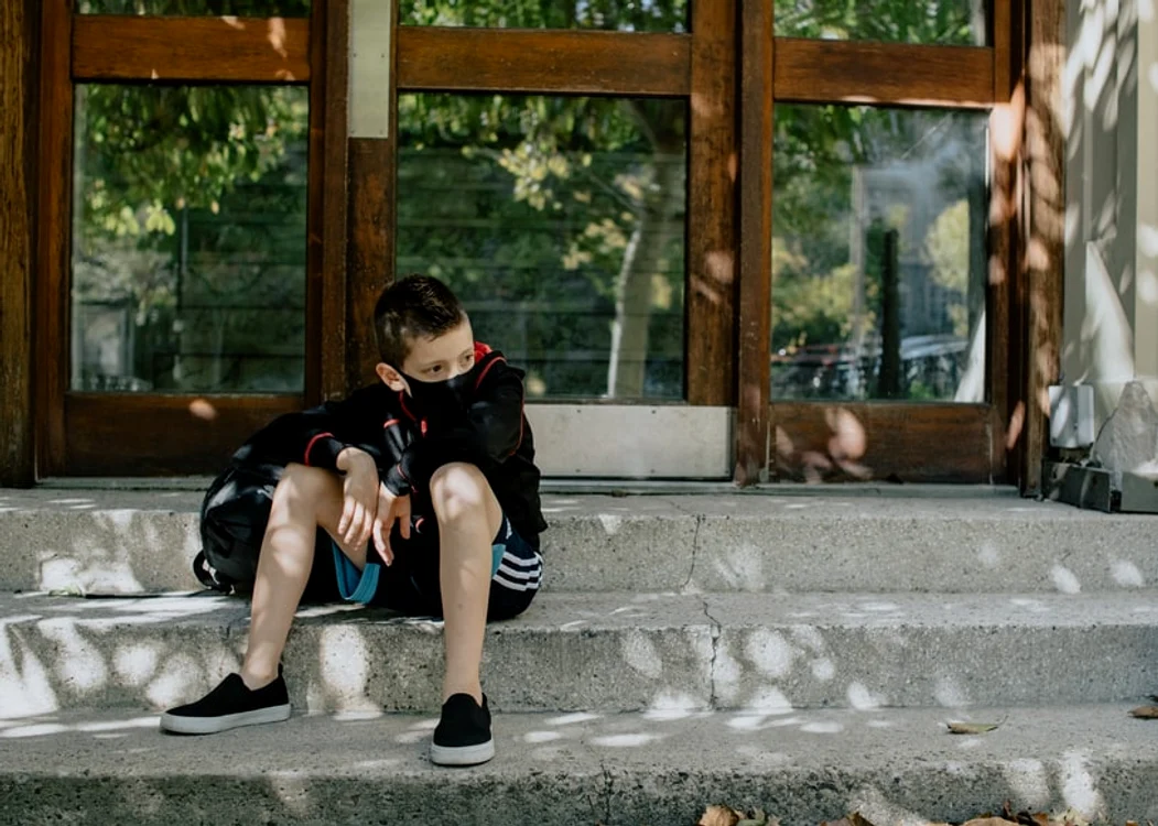 
    Copiii ar vrea să meargă fizic la școală dar din cauza pandemiei acest lucru este imposibil în acest momentFOTO: Unsplash.com  
