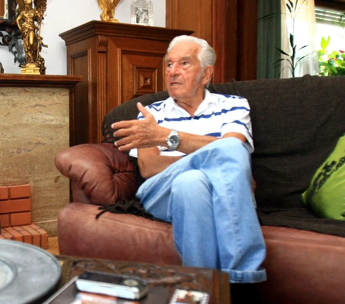 
    Sergiu Nicolaescu se va recupera într-o lună. (Foto: Adevărul)  