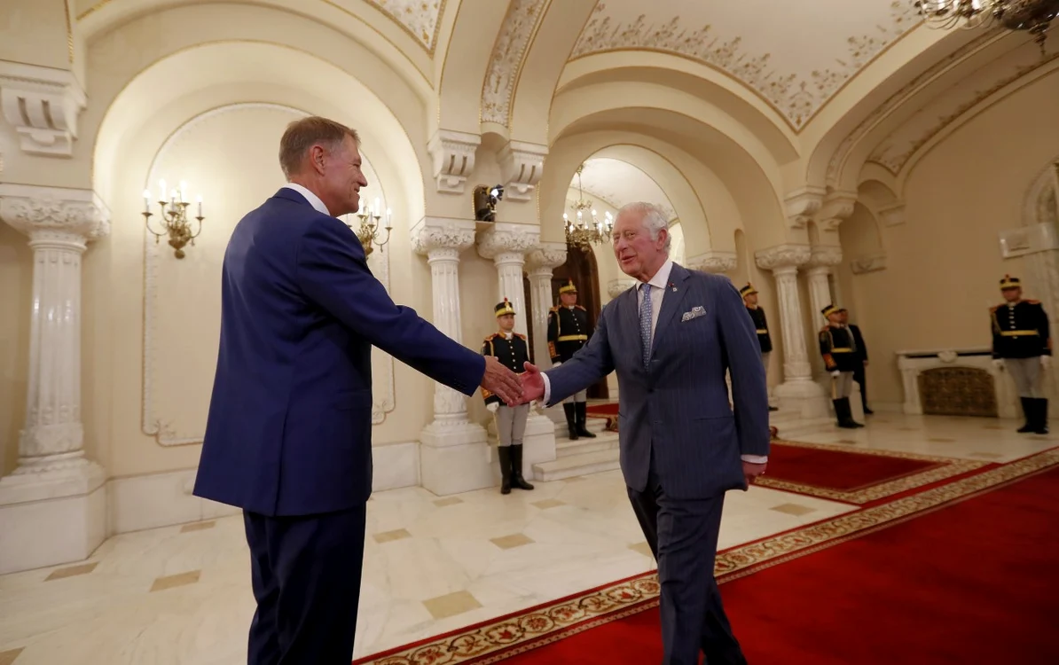 Prințul Charles a fost întâmpinat de Klaus Iohannis Sursă foto: EPA-EFE