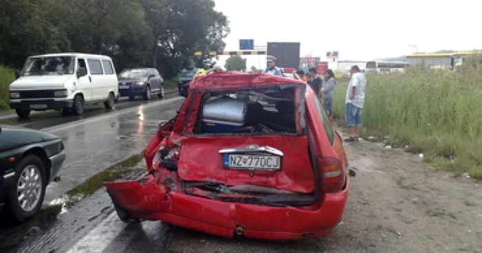 Sibiu: Cinci maşini luate pe sus de un TIR