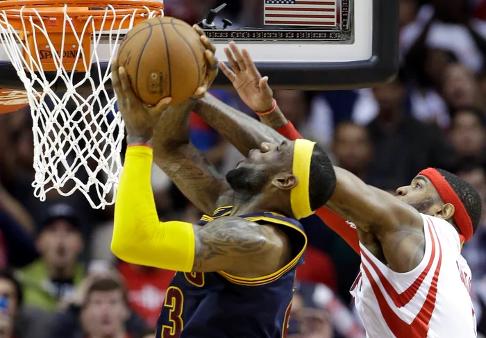 
    Cele mai tari coşuri la baschet Foto: AP  