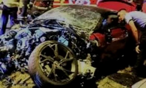 Motorul mașinii Aston Martin conduse de Mario Iorgulescu a luat foc  jpeg