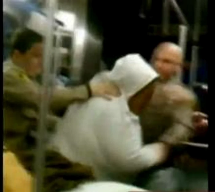 
    Clipul care i-a revoltat pe americani FOTO: youtube.com  