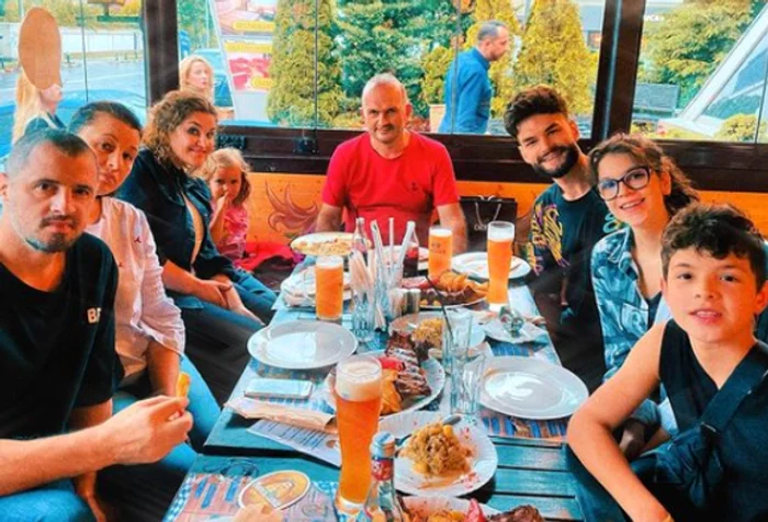Familiile Sanda și Stratan, cu toți cei mari și cei micifoto: Instagram