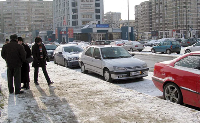 Străzile din Bacău sunt pline de maşini oferite spre vânzare