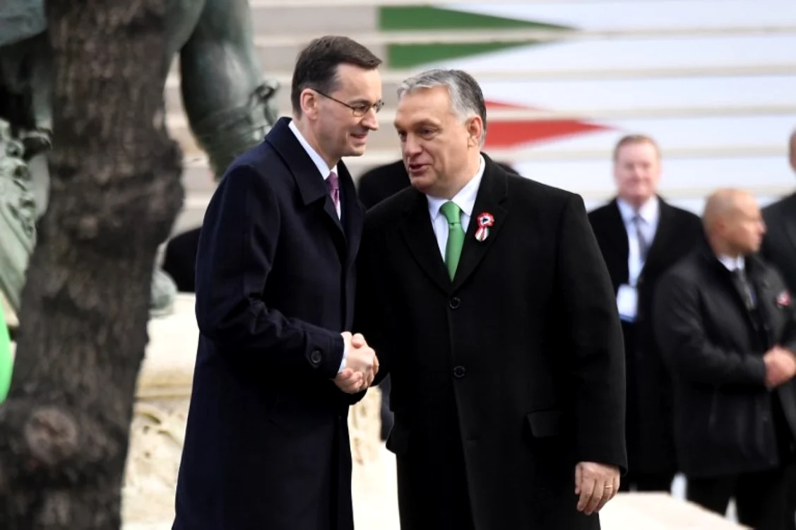 Mateusz Morawiecki si Viktor Orban FOTO AFP