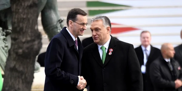 Mateusz Morawiecki si Viktor Orban FOTO AFP
