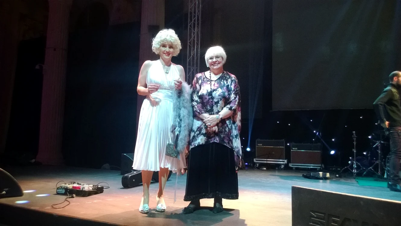 Leslie Hawke, Irina Margareta Nistor şi Maria GheorghiuFoto Click!