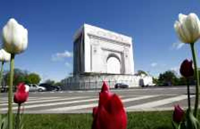 Lucrările de la Arcul de Triumf urmează să se încheie până pe 1 decembrie FOTO David Muntean