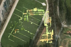 Rezultatele obținute de radarul de penetrare a solului (GPR) suprapuse peste o fotografie a terenului (© Norsk institutt for kulturminneforskning / NIKU)