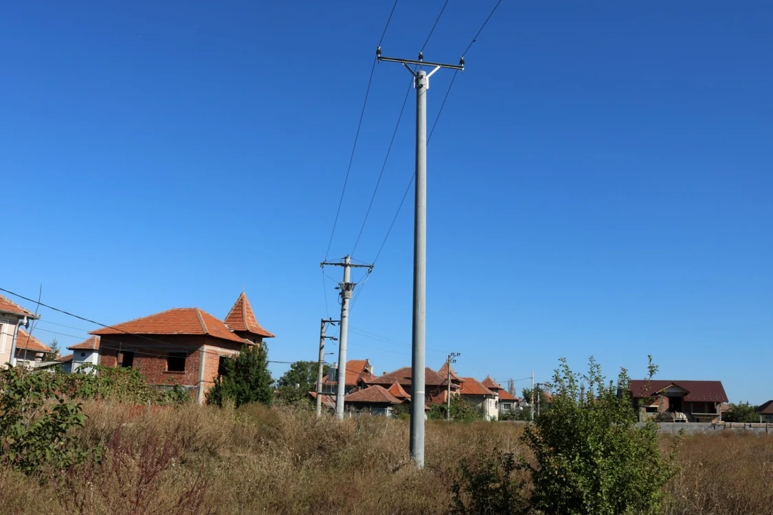 stâlp de electricitate FOTO Alexandra Georgescu 