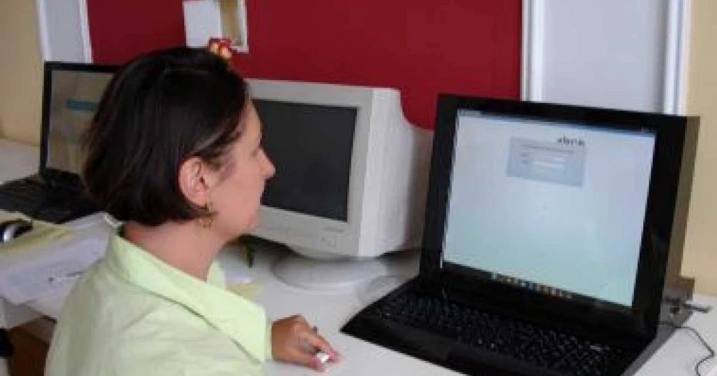 Iaşi: Elevii chiulangii, pârâţi de catalogul electronic
