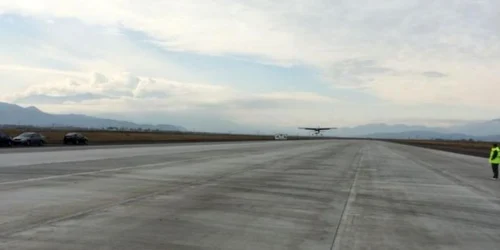 Pista aeroportului stă nefolosită mai bine de doi ani. FOTOArhivă.