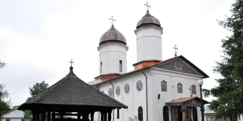 calarasi la manastirea tiganesti exista unul dintre cele mai vechi ateliere de tesut foto basilica.ro