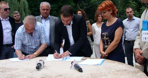 Parteneriat Poarta Sărutului