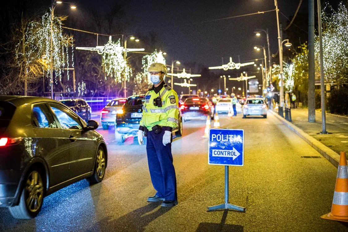 
    Polițiștii de la Brigada Rutieră au făcut azi-noapte controale ample în traficFotografii: Brigada Rutieră  