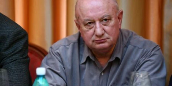 Corneliu Andrei Stroe nu vede o schimbare pe banca tehnică a Universităţii