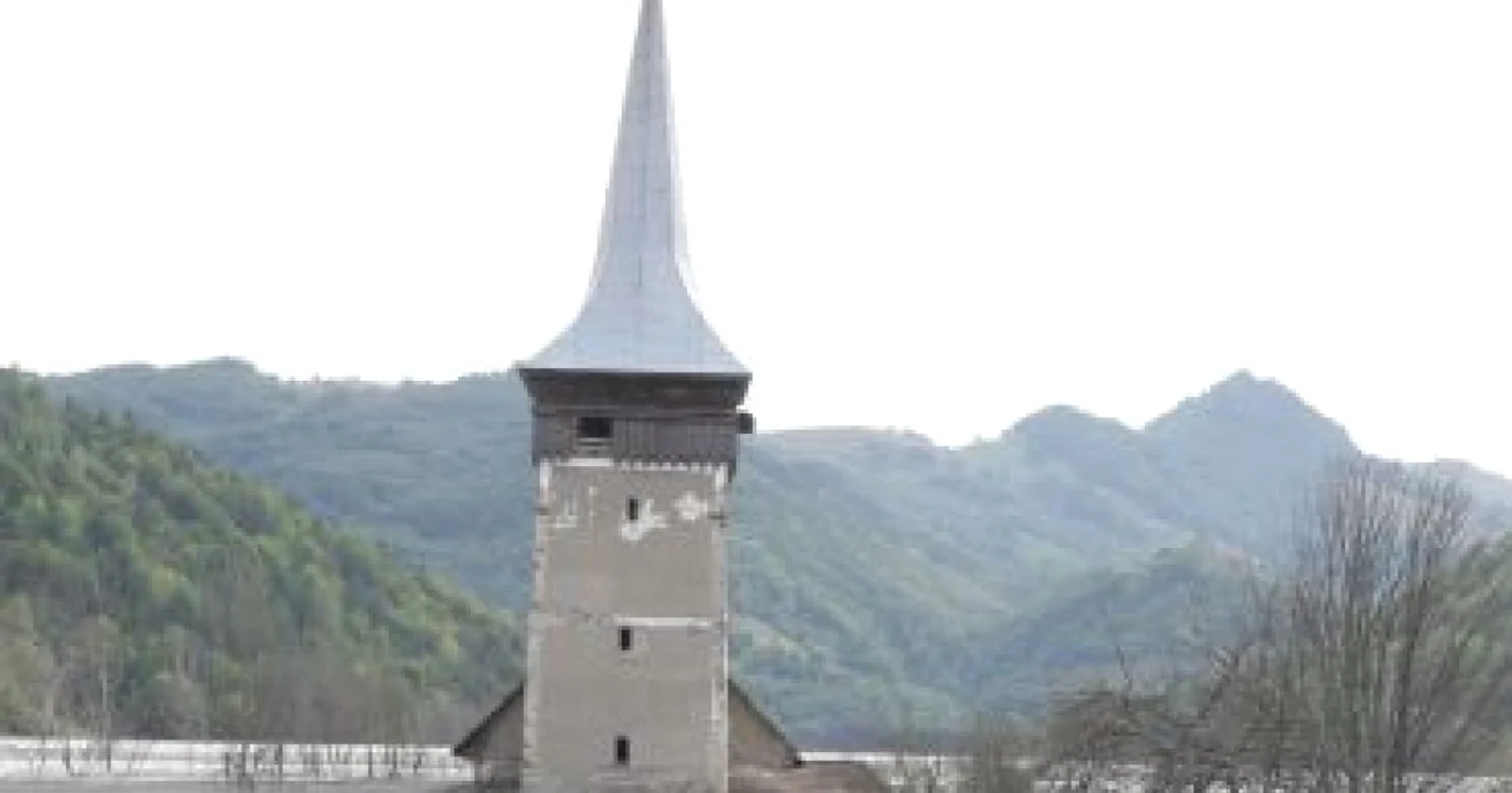 VIDEO FOTO Aici, în România: satul înecat în mâl şi halde de steril