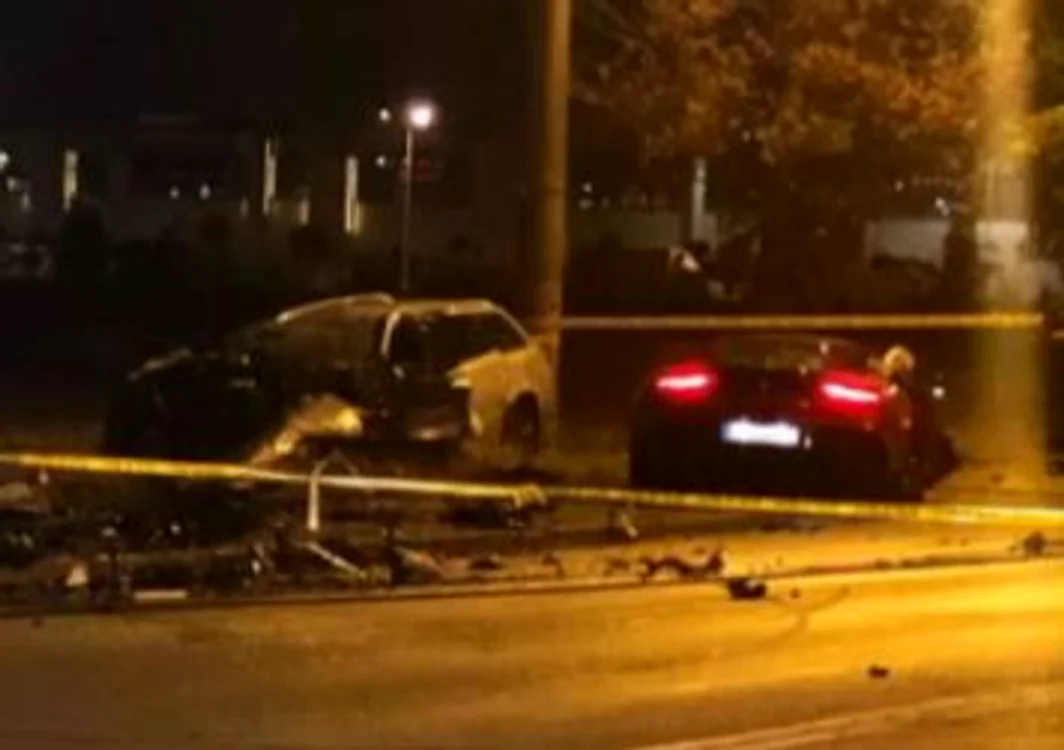 Impactul dintre cele două mașini a fost unul violent 