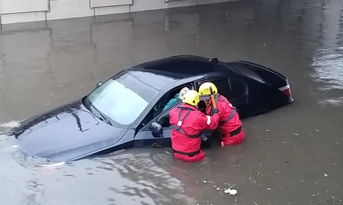 În Olanda, inundațiile produse de furtuna Sabine au luat pe sus tot ce au întâlnit în cale  jpeg