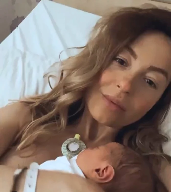 
    Flavia mai are un băiețel, Carol (1 an și noua luni)foto: Instagram  