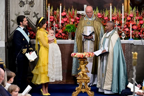 Prințul Carl Philip alături de fiica sa, Prințesa Ines, și Prințesa Sofia, în timpul botezului Prințesei Ines, la Capela Palatului Drottningholm din Stockholm, Suedia, pe 13 iunie 2025 Foto Profimedia